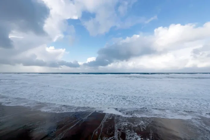 nyujork i mir poluchayut nadezhdu ot oon blagodarya ogromnomu presnomu okeanu pod atlantikoj-lavi-su-0