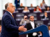 Орбан требует отставки фон дер Ляйен на фоне споров о войне в Польше и России orban trebuet otstavki fon der lyajen na fone sporov o vojne v polshe i rossii-lavi-su-0