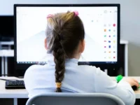 skolko semi v moskve i sanktpeterburge tratyat na obrazovanie detej-lavi-su-0