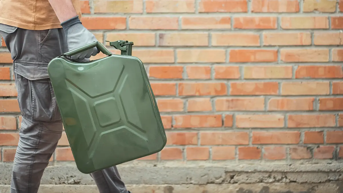 Мужчина убил женщину отверткой и поджег ее в квартире в Москве