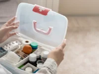 Вера Земская из Красногвардейской клиники объясняет, что нужно для аптечки питомца vera zemskaya iz krasnogvardejskoj kliniki obyasnyaet chto nuzhno dlya aptechki pitomcza-lavi-su-0