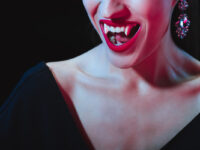 Редкие заболевания, которые важно знать Вид вампира с острыми зубами