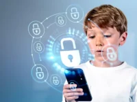 Владимир Зыков и Илья Назаров объясняют, как оградить детей от онлайн-мошенников vladimir zykov i ilya nazarov obyasnyayut kak ogradit detej ot onlajnmoshennikov-lavi-su-0