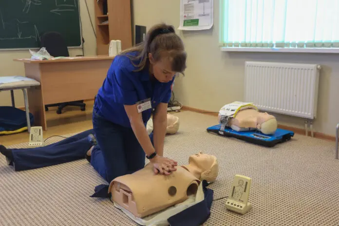 Александр Савицкий обучает тысячи жителей Свердловской области первой помощи-0