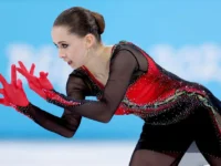 Камила Валиева и Светлана Журова обсуждают новое приключение на Олимпиаде kamila valieva i svetlana zhurova obsuzhdayut novoe priklyuchenie na olimpiade-lavi-su-0