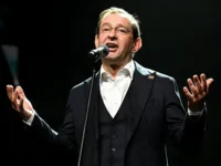 Константин Хабенский о многоликости Олега Табакова и традициях МХТ им. Чехова konstantin habenskij o mnogolikosti olega tabakova i tradicziyah mht im chehova-lavi-su-0