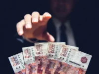 Пенсионер помог внуку избежать ДТП и стал жертвой мошенников pensioner pomog vnuku izbezhat dtp i stal zhertvoj moshennikov-lavi-su-0