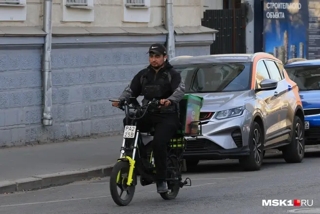 Как москвичи отреагировали на запрет для курьеров-мусульман | Источник: Дмитрий Толстошеев / MSK1.RU