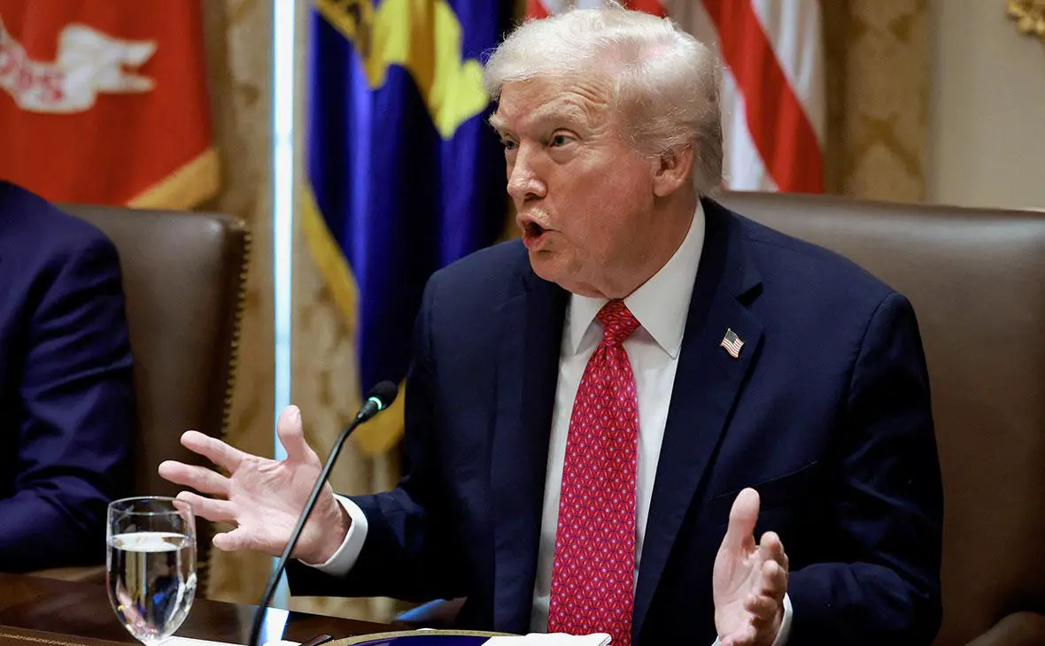 Дональд Трамп принимает участие во встрече с Владимиром Зеленским в Белом доме в Вашингтоне, США, 17 октября 2025 (Jonathan Ernst / Reuters)