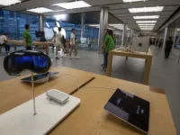 Удивительные детали о новинках Apple, включая iPad Pro, Vision Pro и iPhone 16e udivitelnye detali o novinkah vklyuchaya i 16-lavi-su-0