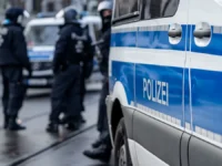 В Билефельде россиянин с гранатой в China Garten был быстро обезврежен полицией v bilefelde rossiyanin s granatoj v byl bystro obezvrezhen policziej-lavi-su-0