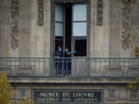 В Лувре в Париже представлены украшения из коллекции Наполеона III и побег v luvre v parizhe predstavleny ukrasheniya iz kollekczii napoleona i pobeg-lavi-su-0