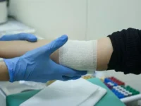 В Омске 11-летняя девочка проявила мужество в сложной ситуации на улице v omske 11letnyaya devochka proyavila muzhestvo v slozhnoj situaczii na ulicze-lavi-su-0