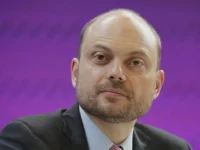 Владимир Кара-Мурза и Илья Яшин сталкиваются с угрозой заочного ареста vladimir karamurza i ilya yashin stalkivayutsya s ugrozoj zaochnogo aresta-lavi-su-0