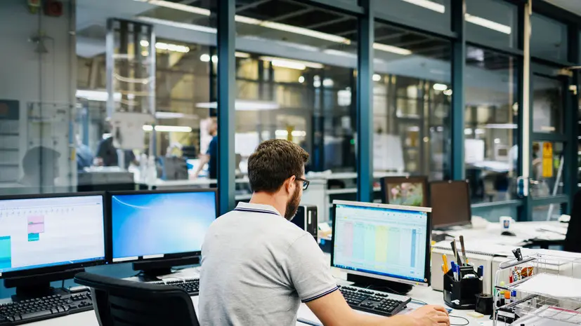 Юрист рассказал, как оплачивается работа в праздничные и выходные дни