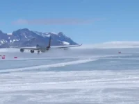 Airbus A340-600 European Cargo совершил историческую посадку в Антарктиде 340600 sovershil istoricheskuyu posadku v antarktide-lavi-su-0