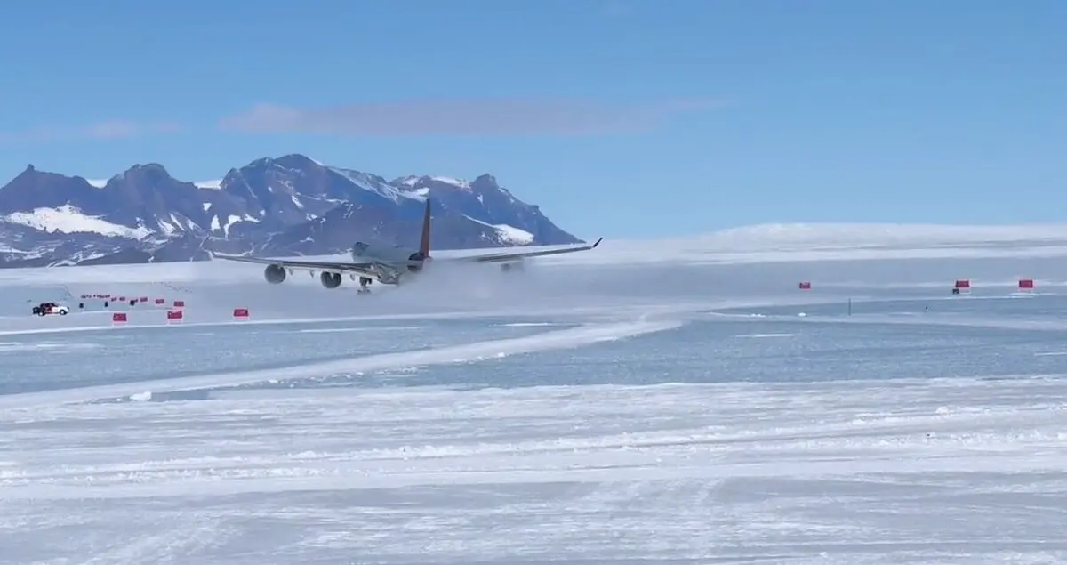 Airbus A340-600 European Cargo совершил историческую посадку в Антарктиде-0