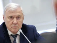 Анатолий Аксаков и депутаты Госдумы обсуждают будущее семейной ипотеки anatolij aksakov i deputaty gosdumy obsuzhdayut budushhee semejnoj ipoteki-lavi-su-0