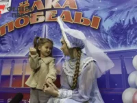 Дети из Новосибирска и Москвы поздравили Деда Мороза в Музее Победы deti iz novosibirska i moskvy pozdravili deda moroza v muzee pobedy-lavi-su-0