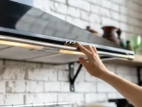 Мария Золотарёва из РТУ МИРЭА объясняет важность чистой вытяжки mariya zolotaryova iz rtu mirea obyasnyaet vazhnost chistoj vytyazhki-lavi-su-0