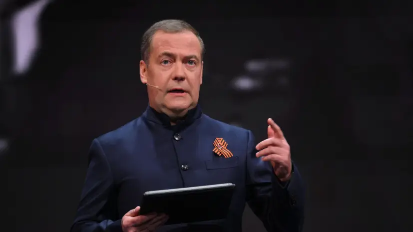 Медведев сыронизировал по поводу обращения Зеленского к украинцам