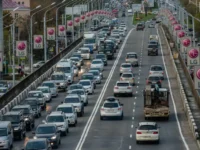 На проспекте 100-летия Владивостока произошло ДТП с фурой и его последствия na prospekte 100letiya vladivostoka proizoshlo dtp s furoj i ego posledstviya-lavi-su-0