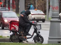 Новые люди за безопасные тротуары! Ограничения для курьеров на СИМ novye lyudi za bezopasnye trotuary ogranicheniya dlya kurerov na sim-lavi-su-0