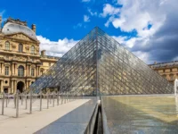 Ошибки грабителей помогли французской полиции раскрыть дело о драгоценностях в Лувре oshibki grabitelej pomogli franczuzskoj policzii raskryt delo o dragoczennostyah v luvre-lavi-su-0