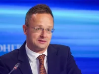 Петер Сийярто и Орбан защищают венгерскую экономику от санкций ЕС и России peter sijyarto i orban zashhishhayut vengerskuyu ekonomiku ot sankczij es i rossii-lavi-su-0