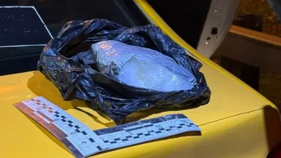 Полицейские задержали в Москве пассажира такси с почти килограммом наркотиков