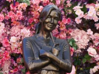 Рене Зеллвегер и Лондон ликуют, святя бронзовую Бриджит Джонс rene zellveger i london likuyut svyatya bronzovuyu bridzhit dzhons-lavi-su-0