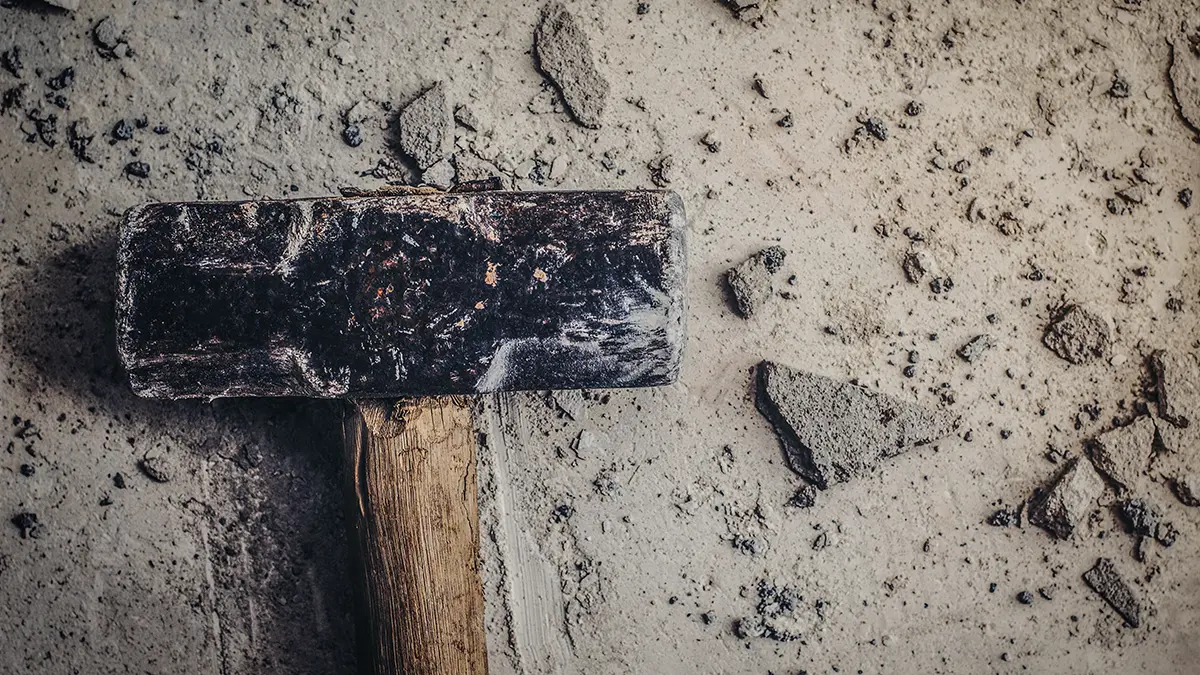 112: 17-летний парень убил отца кувалдой в гараже