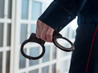 В Артёме задержан мужчина, разыскиваемый федеральными органами v artyome zaderzhan muzhchina razyskivaemyj federalnymi organami-lavi-su-0