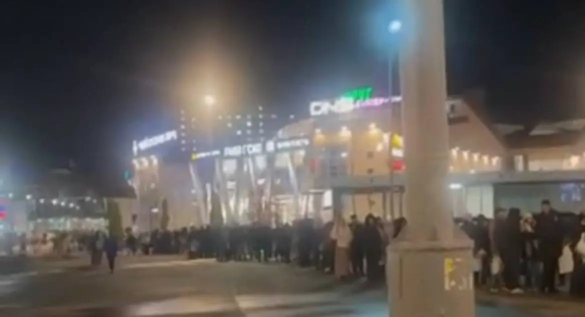 Жители трех ЖК в Подмосковье пожаловались на огромные очереди в автобусы, которые возят в Москву