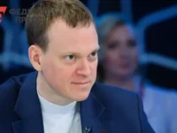 Звезду Героя России вручили семье Дмитрия Абузьярова при участии губернатора Малкова zvezdu geroya rossii vruchili seme dmitriya abuzyarova pri uchastii gubernatora malkova-lavi-su-0