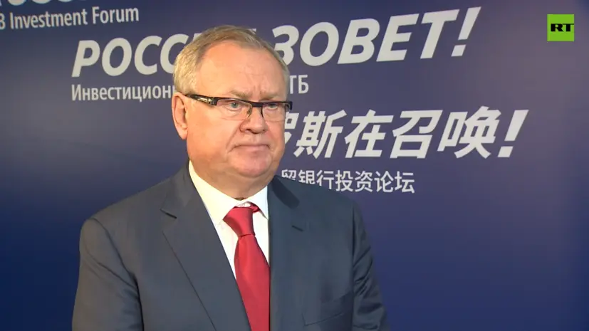 «В целом справляется»: глава ВТБ Костин — об экономике, ключевой ставке и курсе рубля