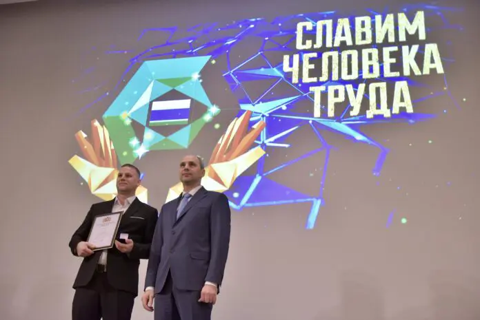 Денис Паслер отметил успехи лауреатов «Славим человека труда» в Свердловской области-0