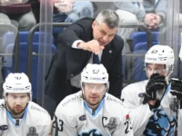 Дмитрий Квартальнов стал первым тренером КХЛ, достигшим 1000 матчей dmitrij kvartalnov stal pervym trenerom khl dostigshim 1000 matchej-lavi-su-0