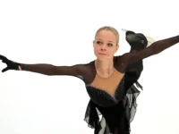 Елена Костылева достигает успеха, преодолевая проблемы со здоровьем и с помощью Плющенко elena kostyleva dostigaet uspeha preodolevaya problemy so zdorovem i s pomoshhyu plyushhenko-lavi-su-0