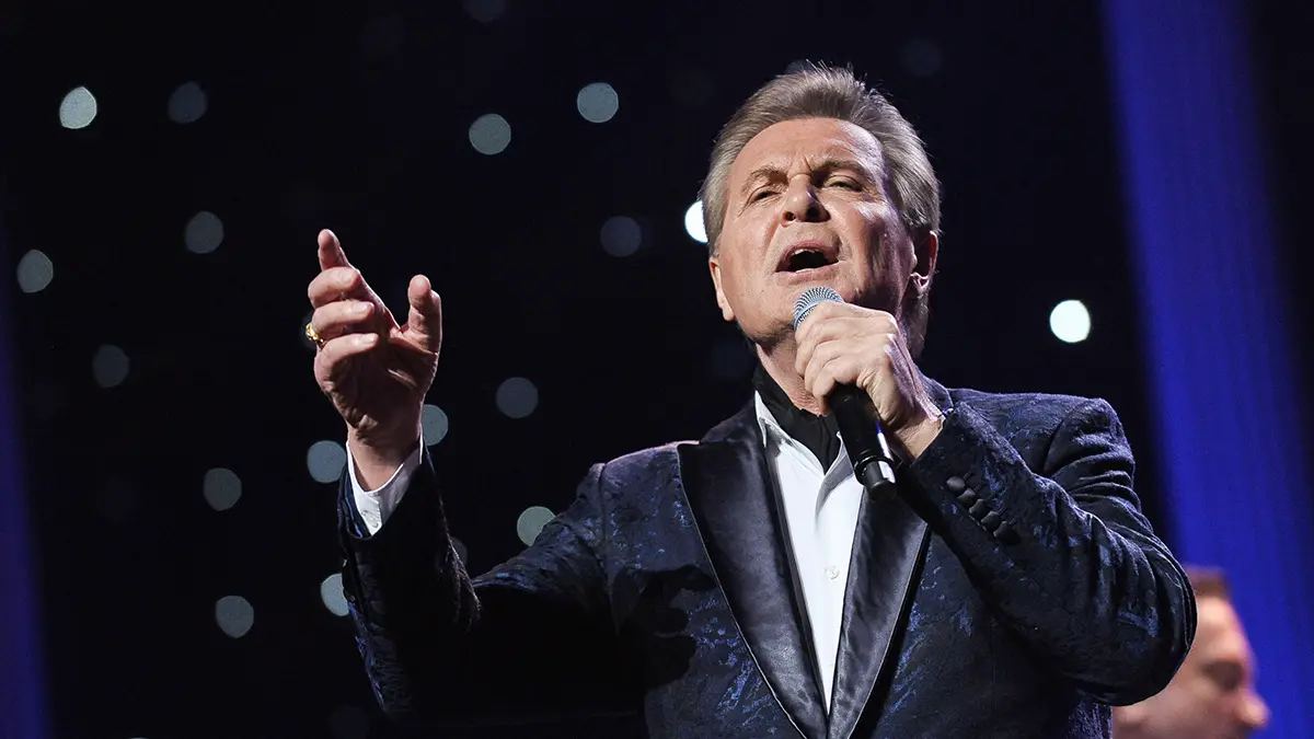 Лев Лещенко рассказал, зачем его в детстве ставили на табурет перед Новым годом