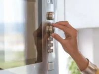 Марият Мухина объяснила, как безопасно разогревать еду в микроволновке mariyat muhina obyasnila kak bezopasno razogrevat edu v mikrovolnovke-lavi-su-0