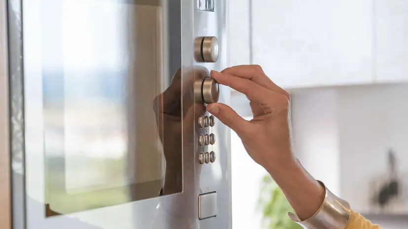 Врач Мухина напомнила о вреде повторного разогрева еды в микроволновке