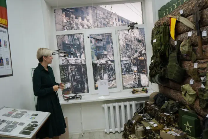 Открытие музея в Троицкой школе №50 впечатлило гостей выставкой «Время СВОих»-0