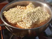 Россия наращивает импорт вкуснейшей лапши из Южной Кореи до рекордных объемов rossiya narashhivaet import vkusnejshej lapshi iz yuzhnoj korei do rekordnyh obemov-lavi-su-0