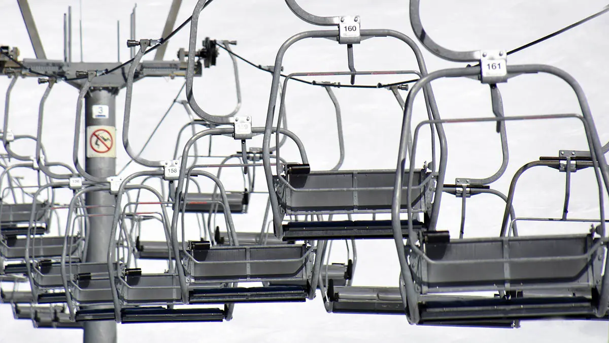 На «Роза Хутор» приостановили продажи ски-пассов из-за отсутствия снега