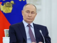 Владимир Путин и лидеры СНГ посетили экскурсию в Эрмитаже в Санкт-Петербурге vladimir putin i lidery sng posetili ekskursiyu v ermitazhe v sanktpeterburge-lavi-su-0