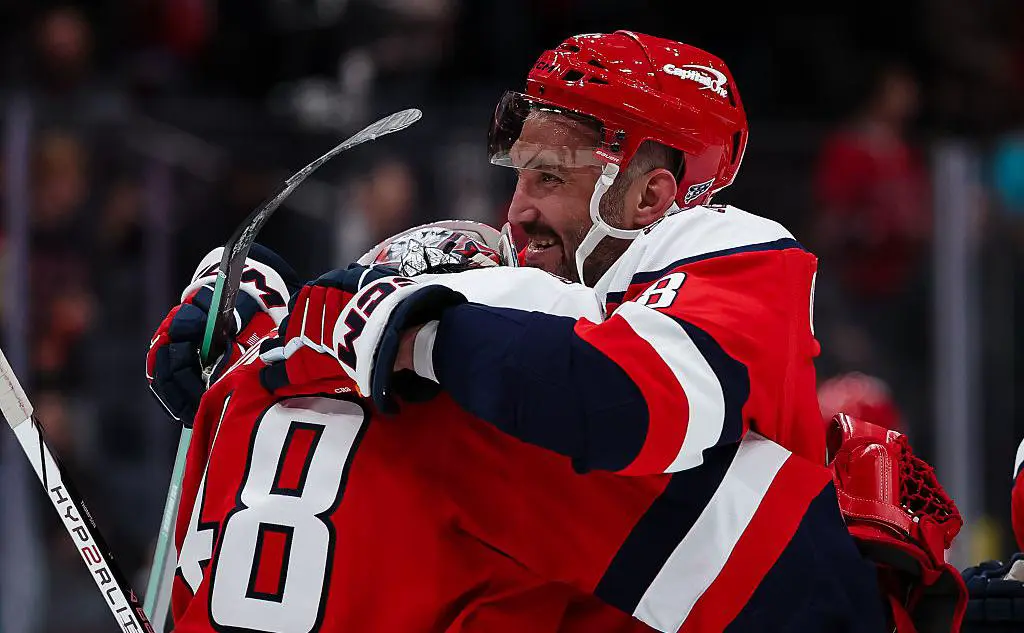 Александр Овечкин (справа) ( Scott Taetsch / Getty Images)