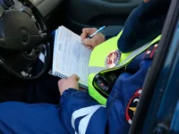 voditelya glavy reutova filippa naumenko na m12 oshtrafovali 150 raz-lavi-su-0