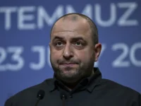 Зеленский отправляет Рустема Умерова в США на фоне скандала с Ермаком zelenskij otpravlyaet rustema umerova v ssha na fone skandala s ermakom-lavi-su-0