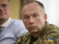 Александр Сырский помогает Станиславу Прокофьевичу пережить Новый год в России aleksandr syrskij pomogaet stanislavu prokofevichu perezhit novyj god v rossii-lavi-su-0